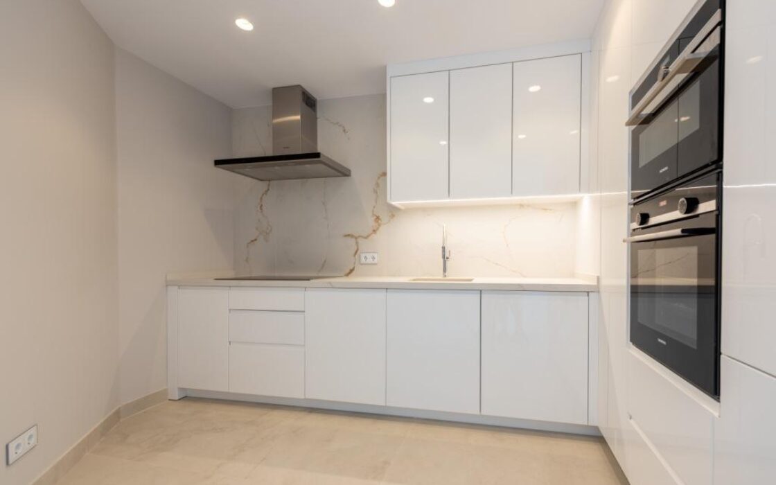 Двухуровневая квартира с джакузи у пляжа Пониенте, Бенидорм