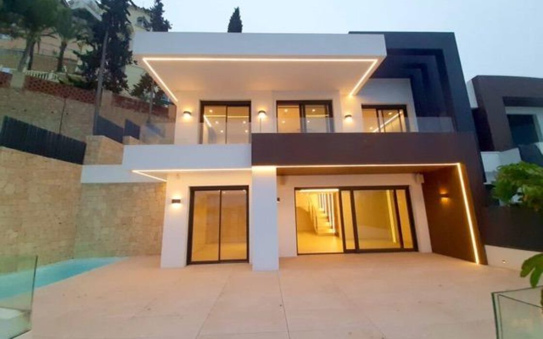 Двухуровневая квартира с джакузи у пляжа Пониенте, Бенидорм