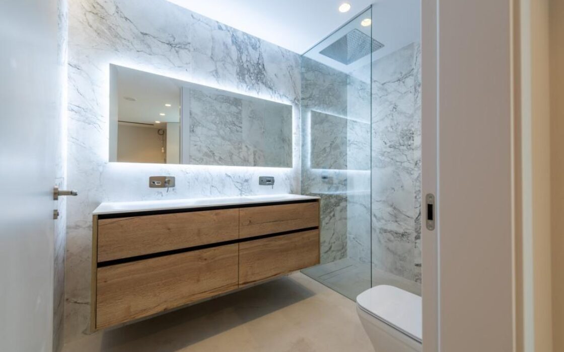 Двухуровневая квартира с джакузи у пляжа Пониенте, Бенидорм