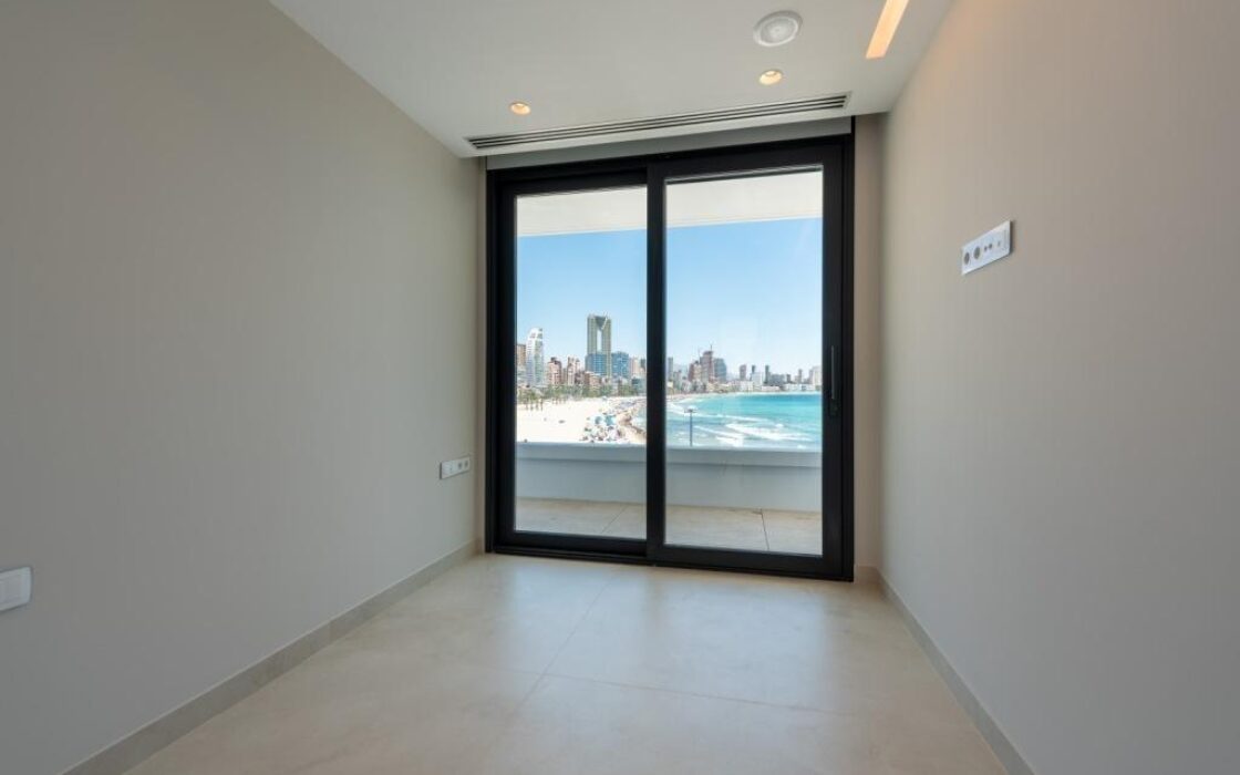 Двухуровневая квартира с джакузи у пляжа Пониенте, Бенидорм