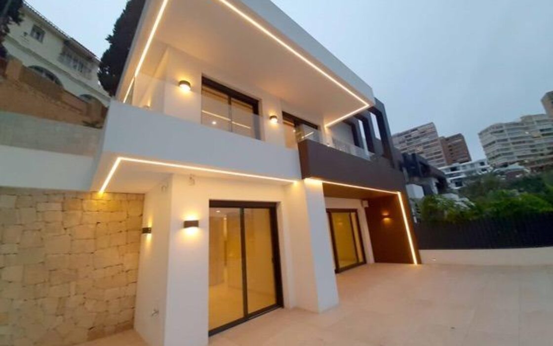 Двухуровневая квартира с джакузи у пляжа Пониенте, Бенидорм