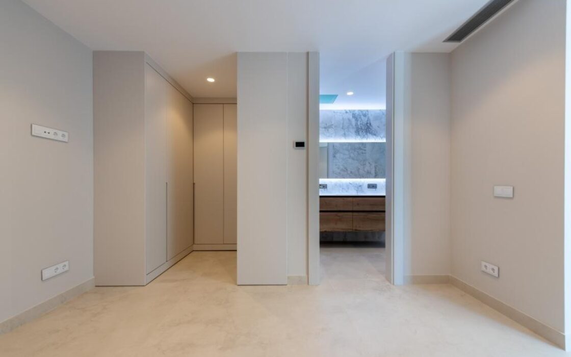 Двухуровневая квартира с джакузи у пляжа Пониенте, Бенидорм