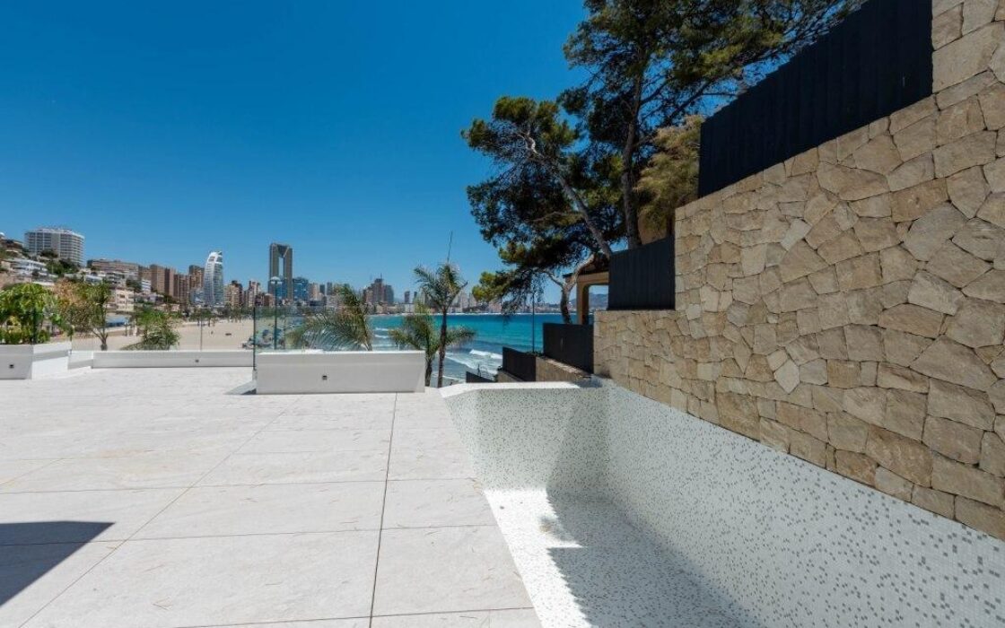 Двухуровневая квартира с джакузи у пляжа Пониенте, Бенидорм