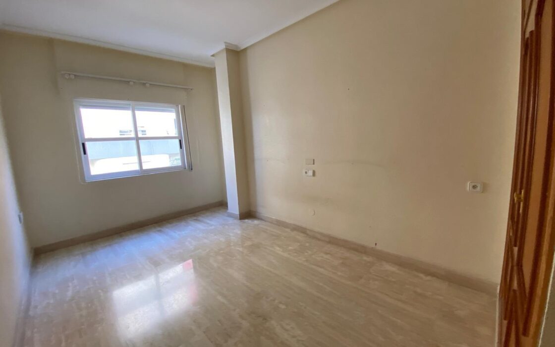 Апартаменты в Торревьехе у моря 142 кв.м с террасой