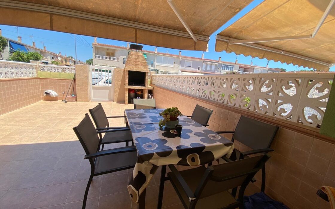 Дом в Торревьехе 80 кв.м с 3 спальнями у моря