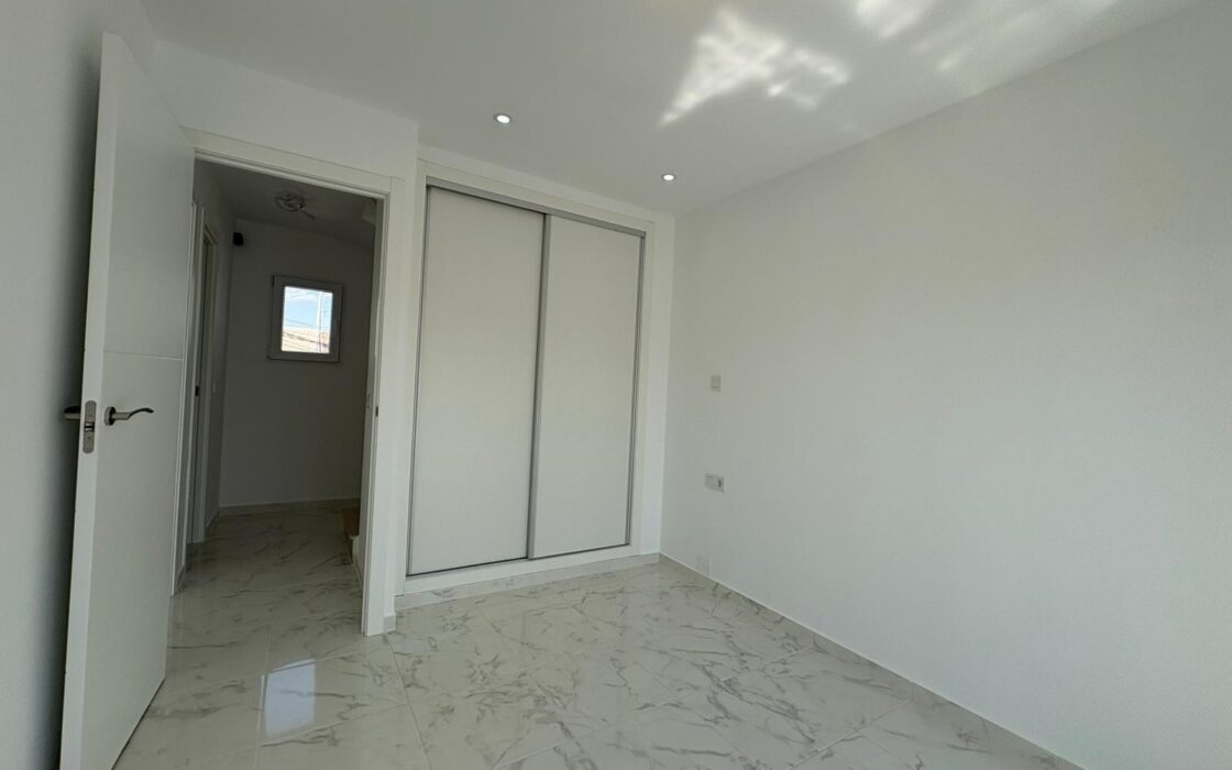 Ремонтированный дом с террасами в Коста Бланка 3 спальни