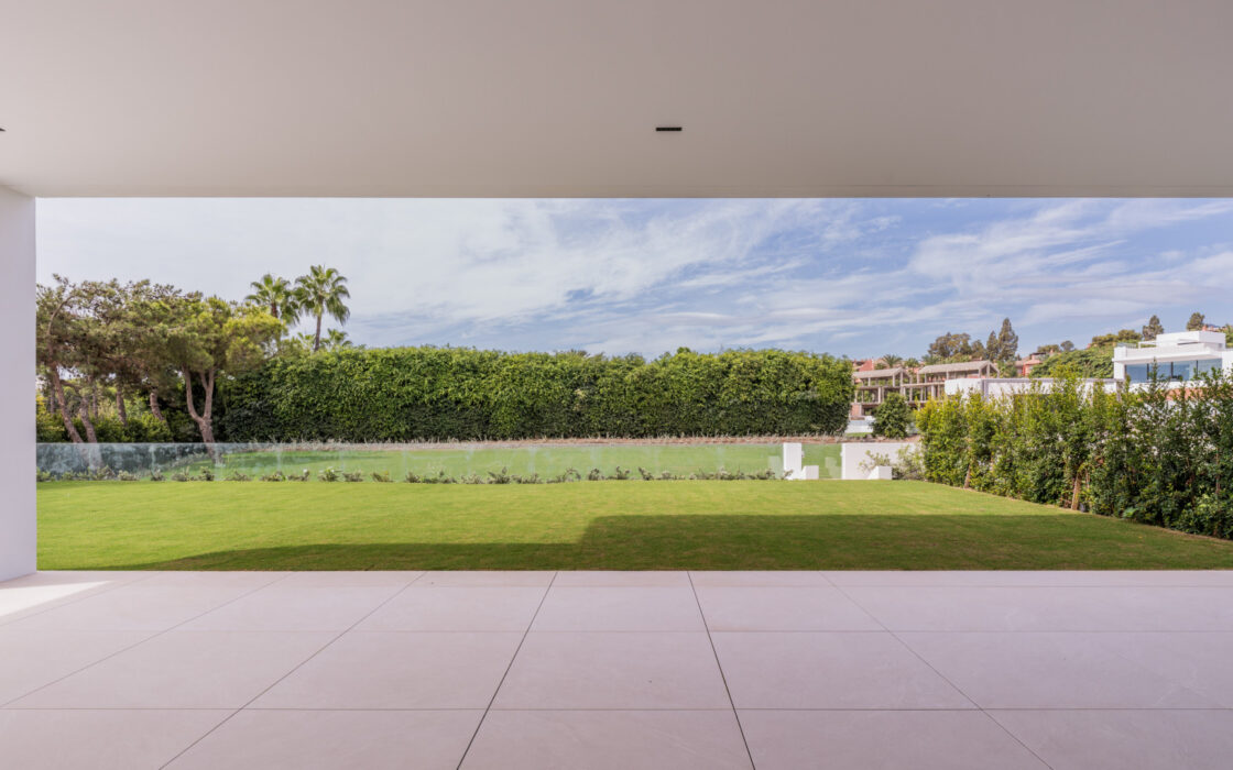 Люкс-таунхаус в Марбелье 716 кв.м с террасой у моря