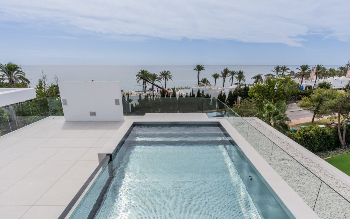 Люкс-таунхаус в Марбелье 716 кв.м с террасой у моря