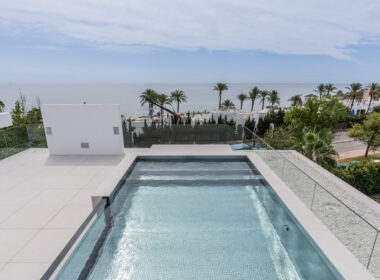 Люкс-таунхаус в Марбелье 716 кв.м с террасой у моря