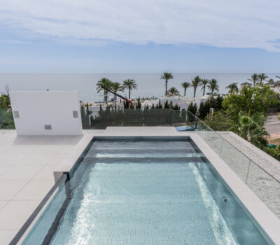 Люкс-таунхаус в Марбелье 716 кв.м з терасою біля моря