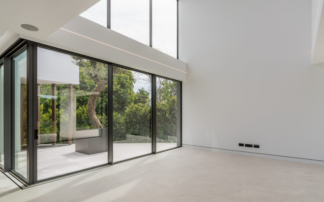 Люкс-таунхаус в Марбелье 716 кв.м с террасой у моря