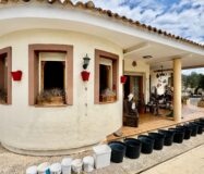 Уютный загородный дом в Рельеу с террасой и бассейном 135 кв.м