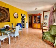 Уютный загородный дом в Рельеу с террасой и бассейном 135 кв.м