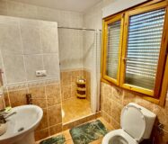 Уютный загородный дом в Рельеу с террасой и бассейном 135 кв.м