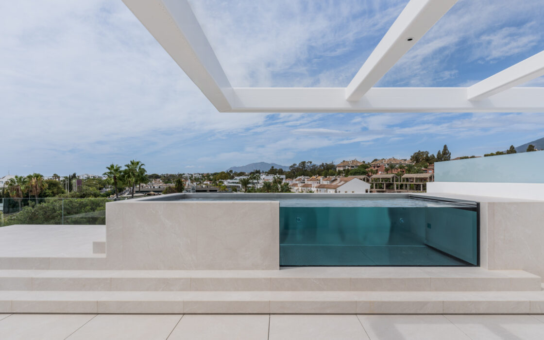 Люкс-таунхаус 716 кв.м с террасой в Марбелье