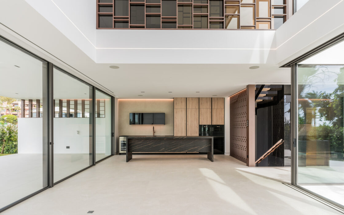 Люкс-таунхаус 716 кв.м с террасой в Марбелье