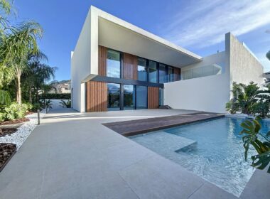 Современная вилла в Альбире 339 кв.м с частным бассейном