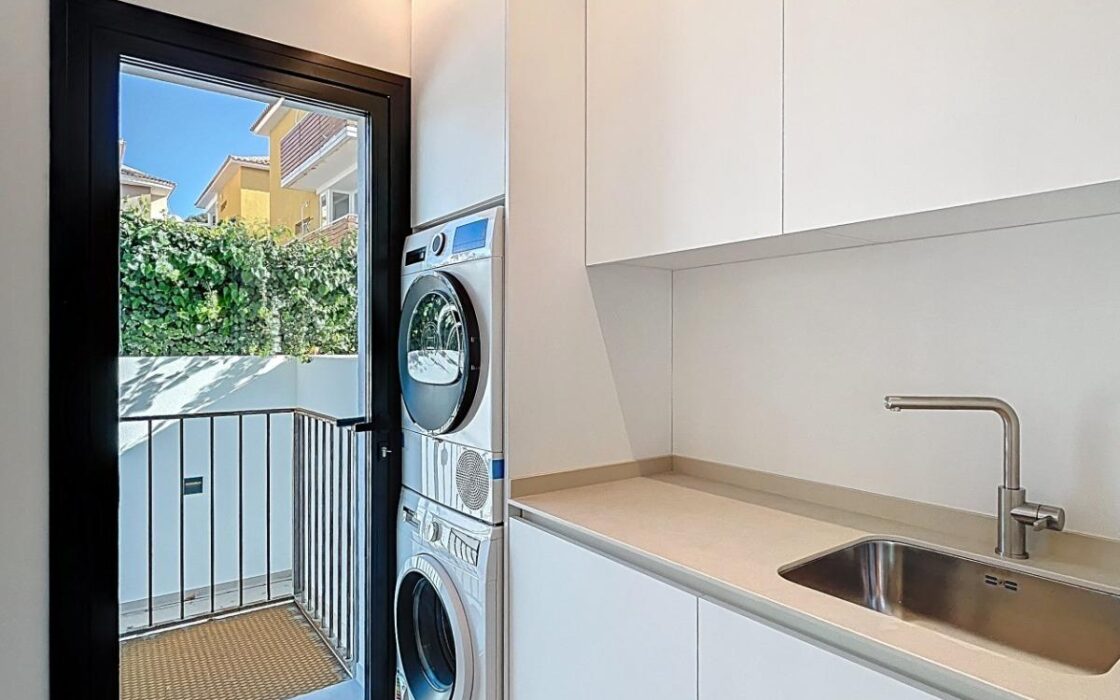 Сучасна вілла в Альбирі 339 кв.м з приватним басейном