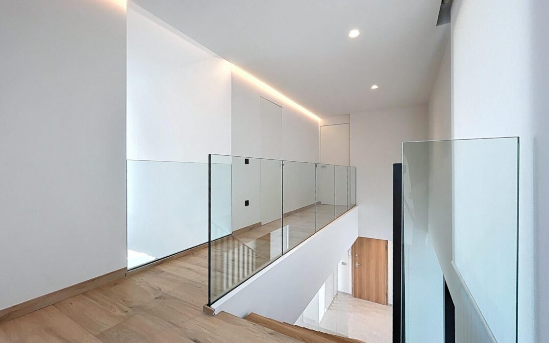 Сучасна вілла в Альбирі 339 кв.м з приватним басейном