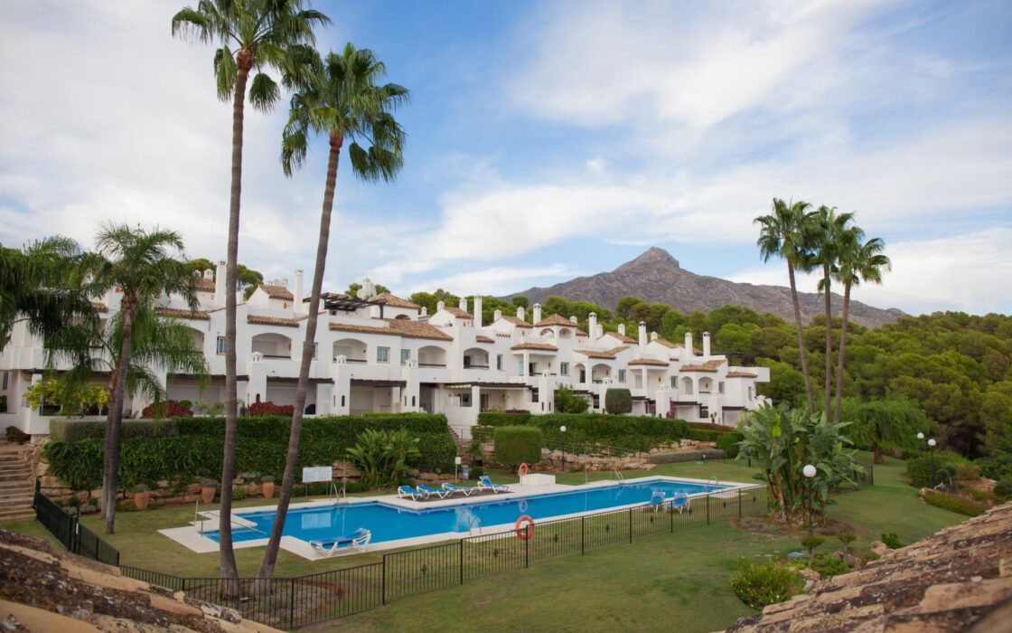 Таунхаус з терасою в Алоха Гольф, 385 кв.м, Marbella