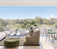 Трехкомнатный дуплекс в Марбелье с террасой 200 кв.м