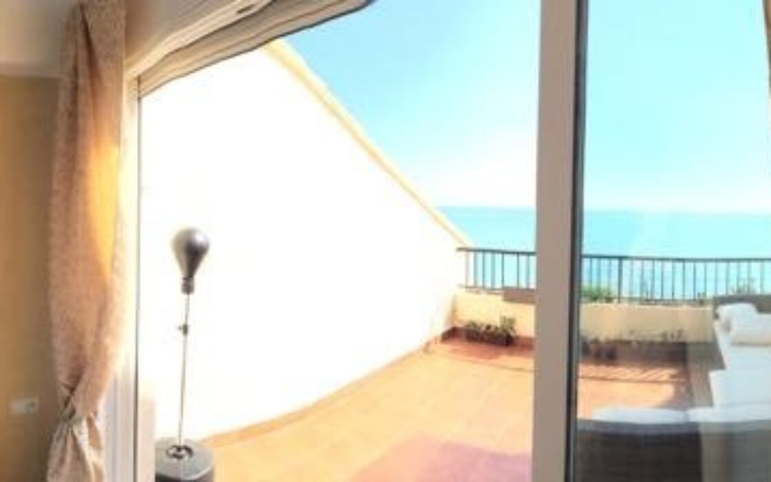 Дуплексный пентхаус 120 кв.м у моря в Порт Саплая