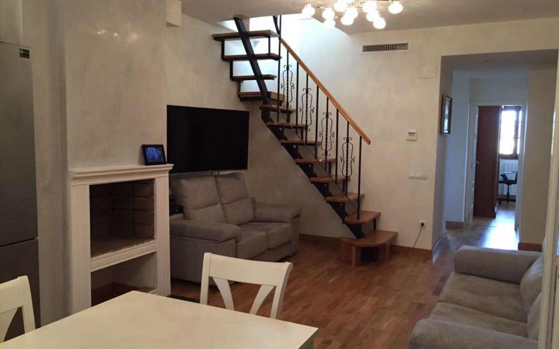 Дуплексный пентхаус 120 кв.м у моря в Порт Саплая