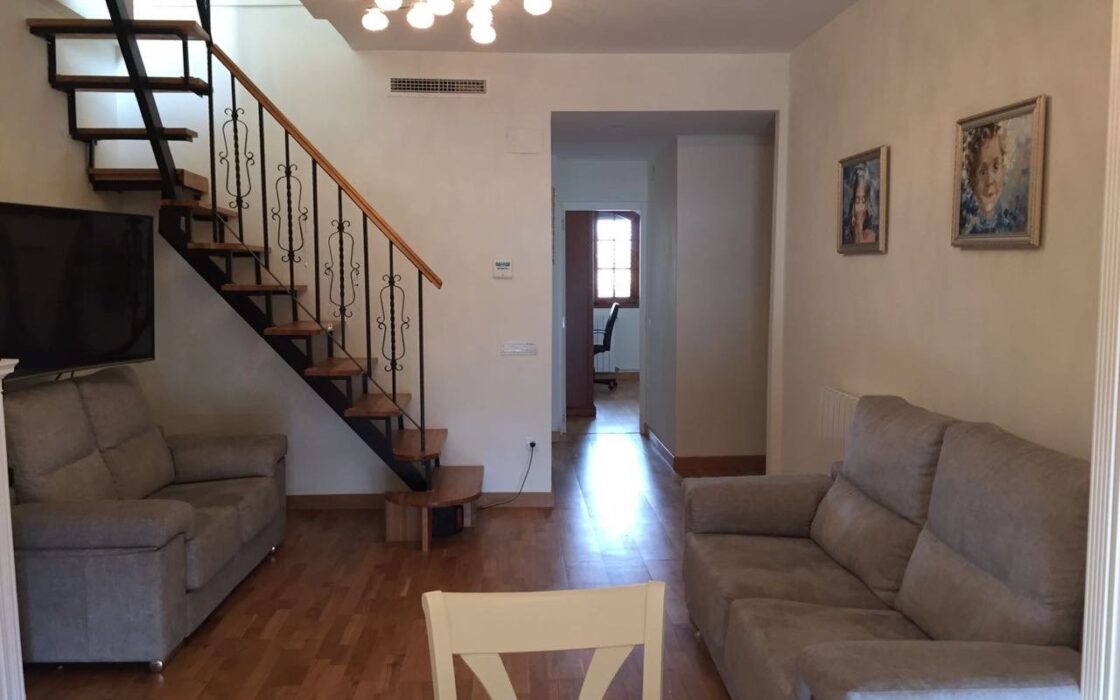 Дуплексный пентхаус 120 кв.м у моря в Порт Саплая