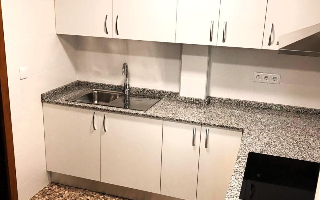 Квартира с балконом в Сан-Висенте, 3 комнаты, 82 кв.м.