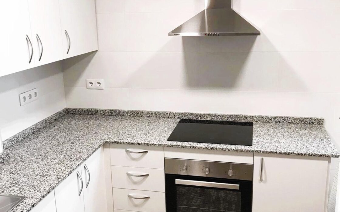 Квартира с балконом в Сан-Висенте, 3 комнаты, 82 кв.м.