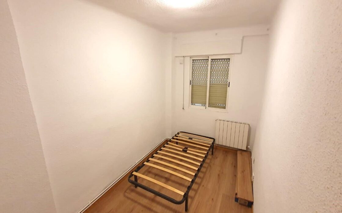 Отремонтированная 4-комнатная квартира в Алькорконе 61 кв.м.