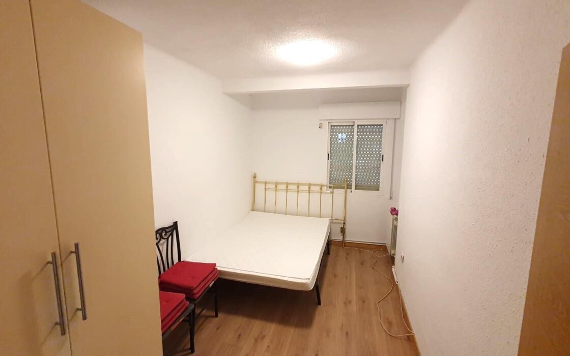 Отремонтированная 4-комнатная квартира в Алькорконе 61 кв.м.