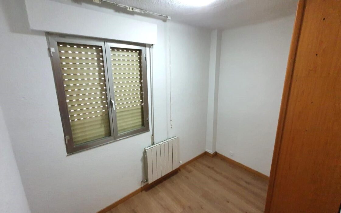 Отремонтированная 4-комнатная квартира в Алькорконе 61 кв.м.