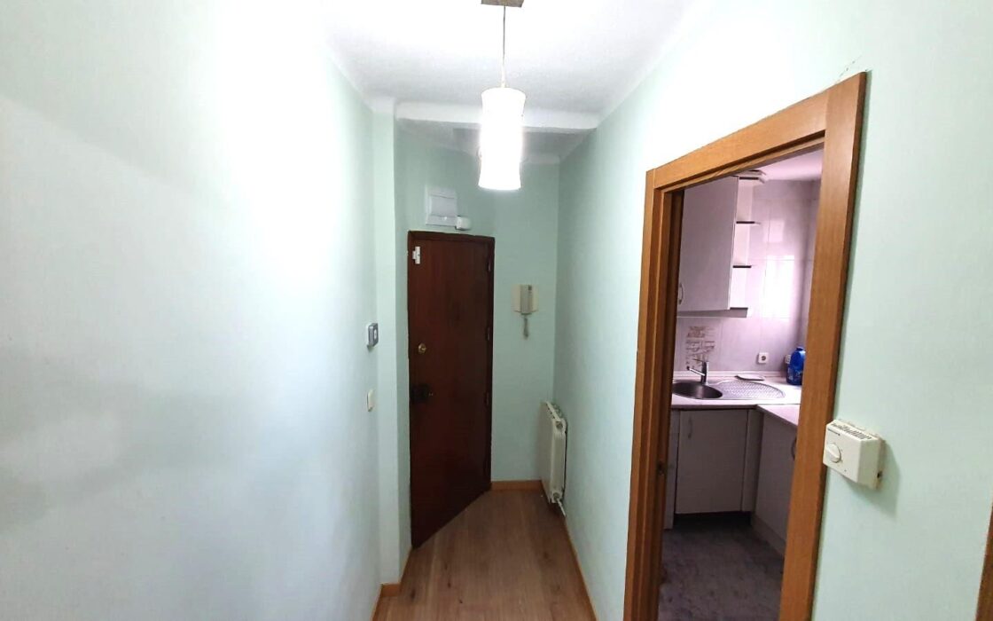 Отремонтированная 4-комнатная квартира в Алькорконе 61 кв.м.