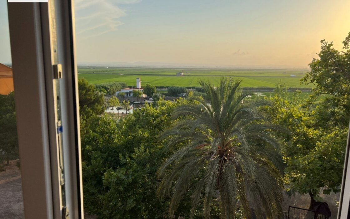 Квартира в Салере 99 кв.м с террасой у моря