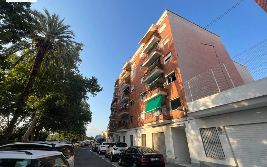 Квартира в Салере 99 кв.м с террасой у моря