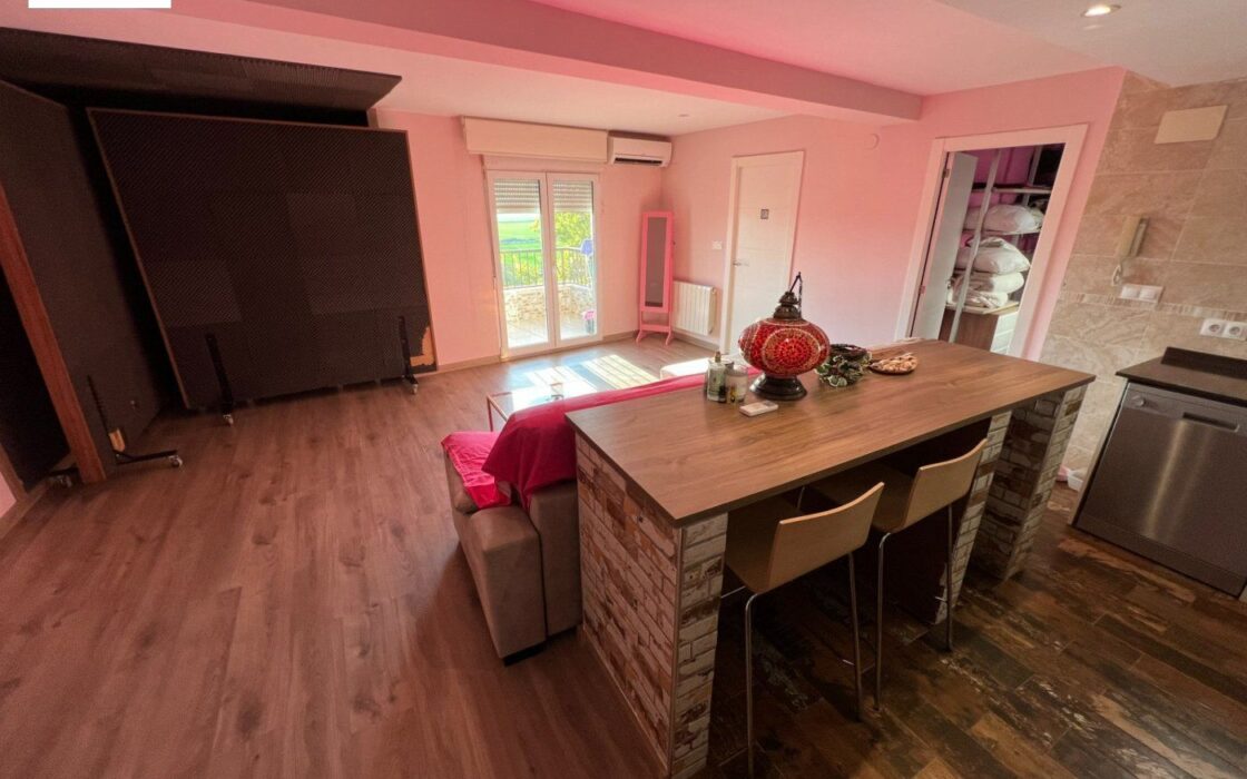 Квартира в Салере 99 кв.м с террасой у моря