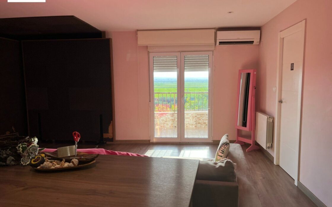 Квартира в Салере 99 кв.м с террасой у моря