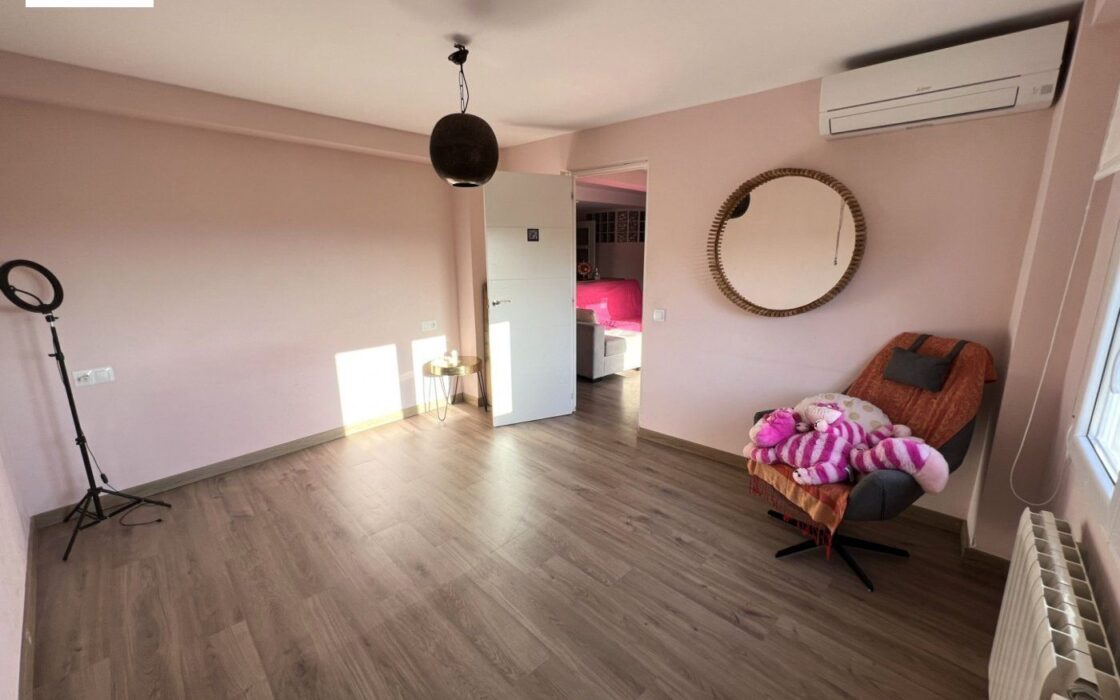 Квартира в Салере 99 кв.м с террасой у моря