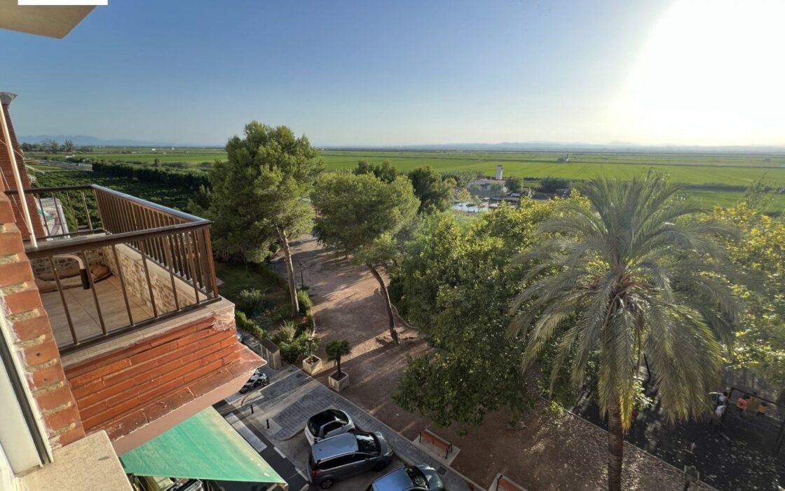 Квартира в Салере 99 кв.м с террасой у моря