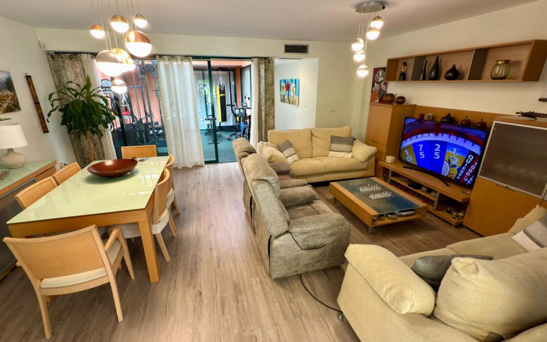 Дом в Аликанте 288 кв.м с террасой рядом с морем