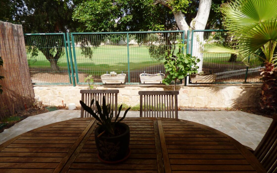 Дом в Аликанте 288 кв.м с террасой рядом с морем