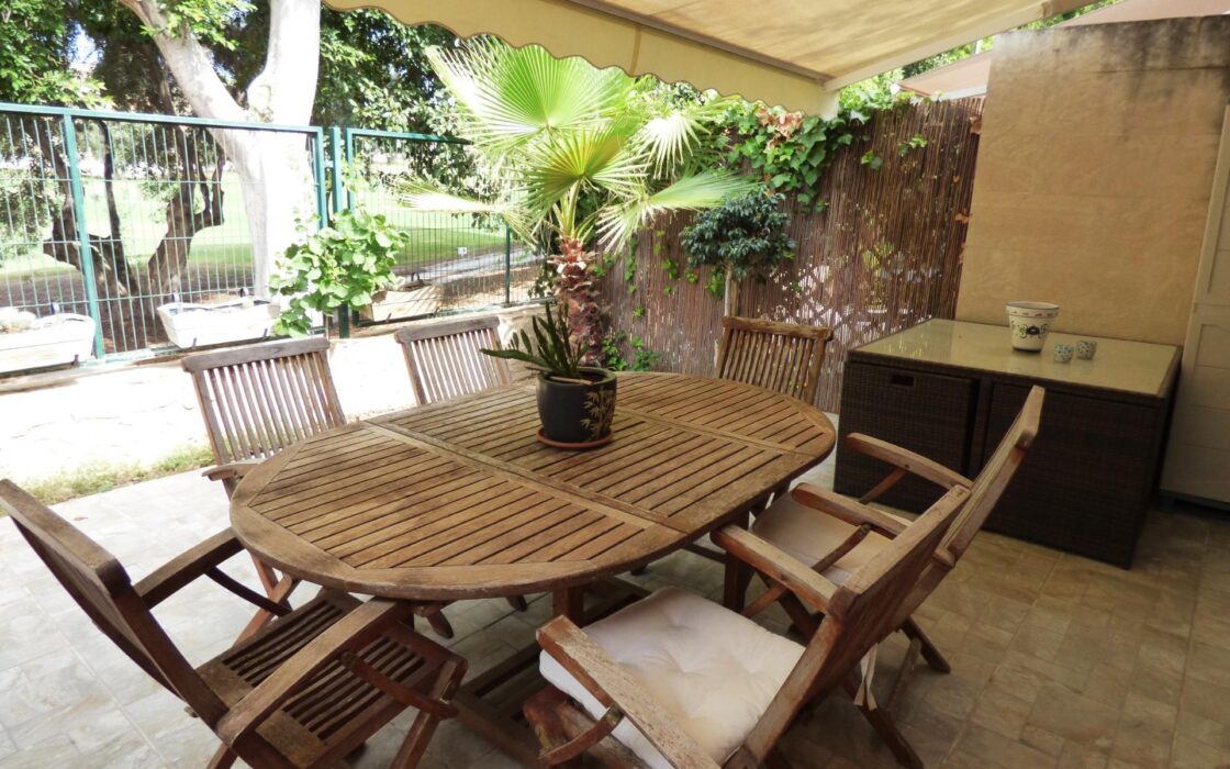 Дом в Аликанте 288 кв.м с террасой рядом с морем