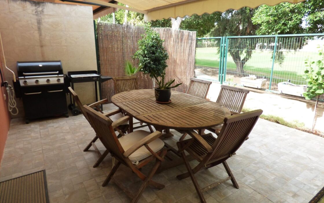 Дом в Аликанте 288 кв.м с террасой рядом с морем