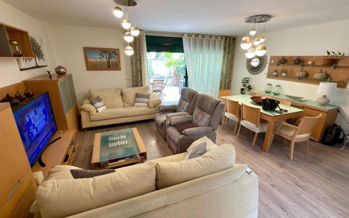 Дом в Аликанте 288 кв.м с террасой рядом с морем