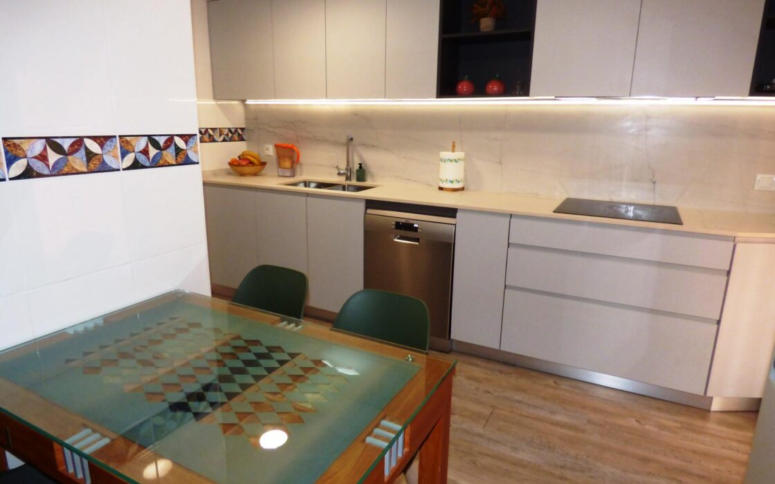 Дом в Аликанте 288 кв.м с террасой рядом с морем