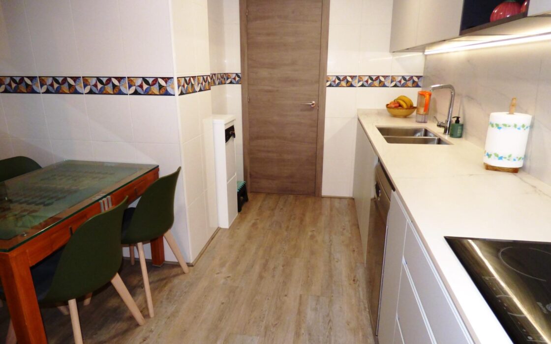 Дом в Аликанте 288 кв.м с террасой рядом с морем