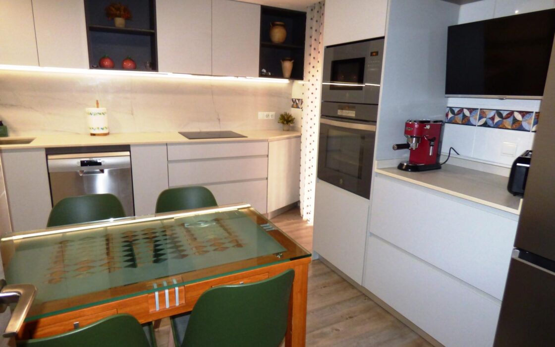 Дом в Аликанте 288 кв.м с террасой рядом с морем