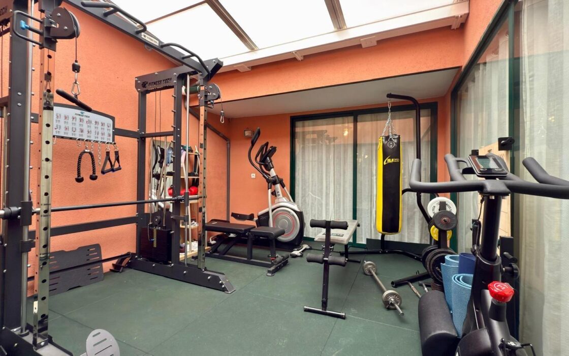 Дом в Аликанте 288 кв.м с террасой рядом с морем