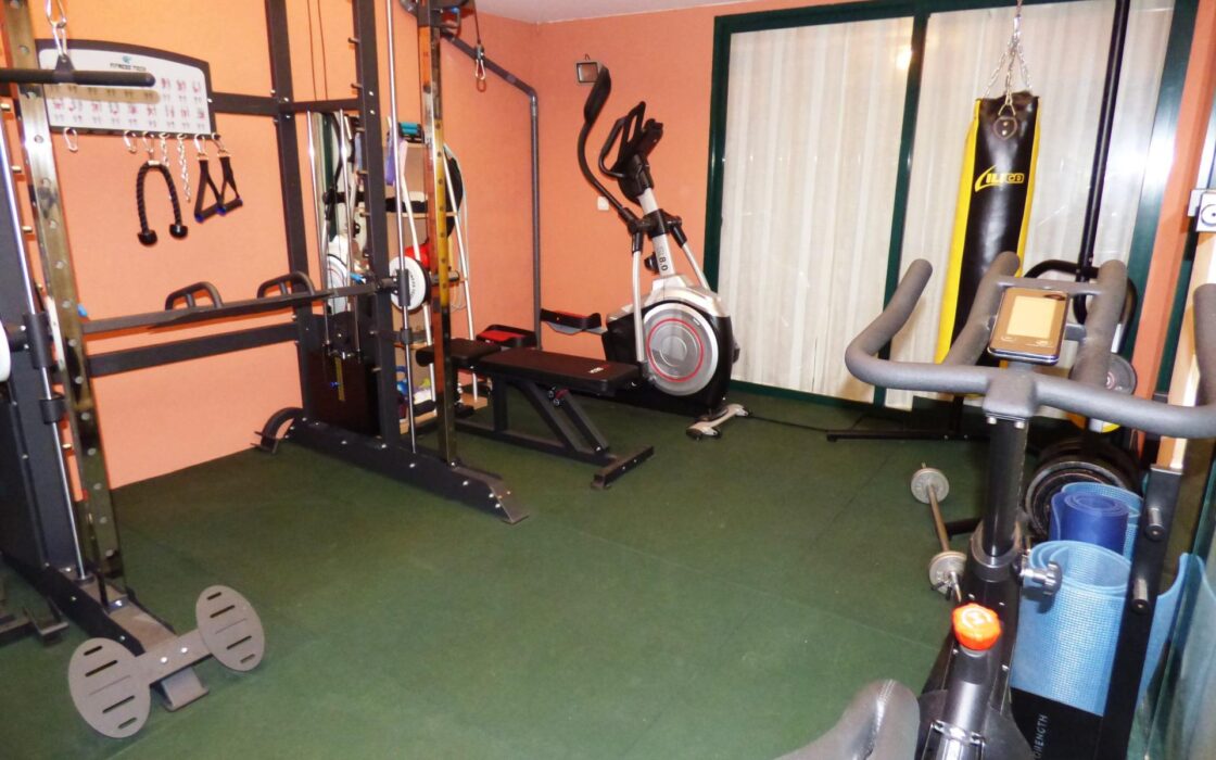 Дом в Аликанте 288 кв.м с террасой рядом с морем